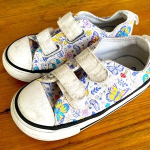 Converse little girls size 7 butterflies 🦋 and flowers Velcro shoes sneakers
